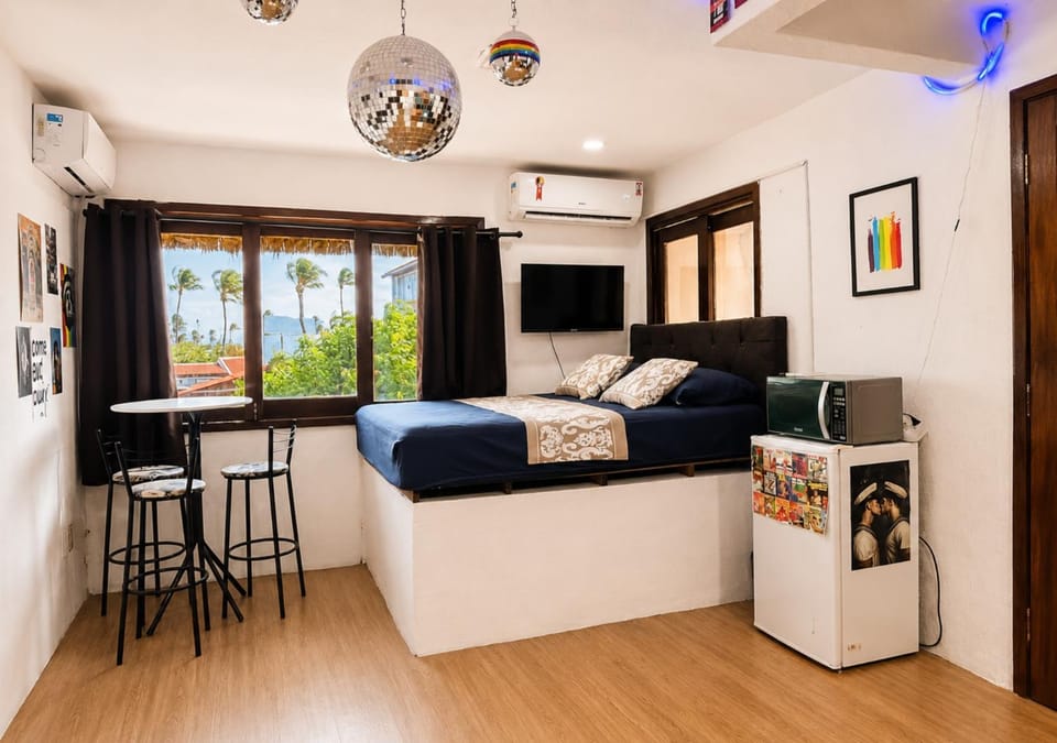 Bed, TV and multimedia, Photo of the whole room, Dining area, Bedroom, minibar, air conditioner