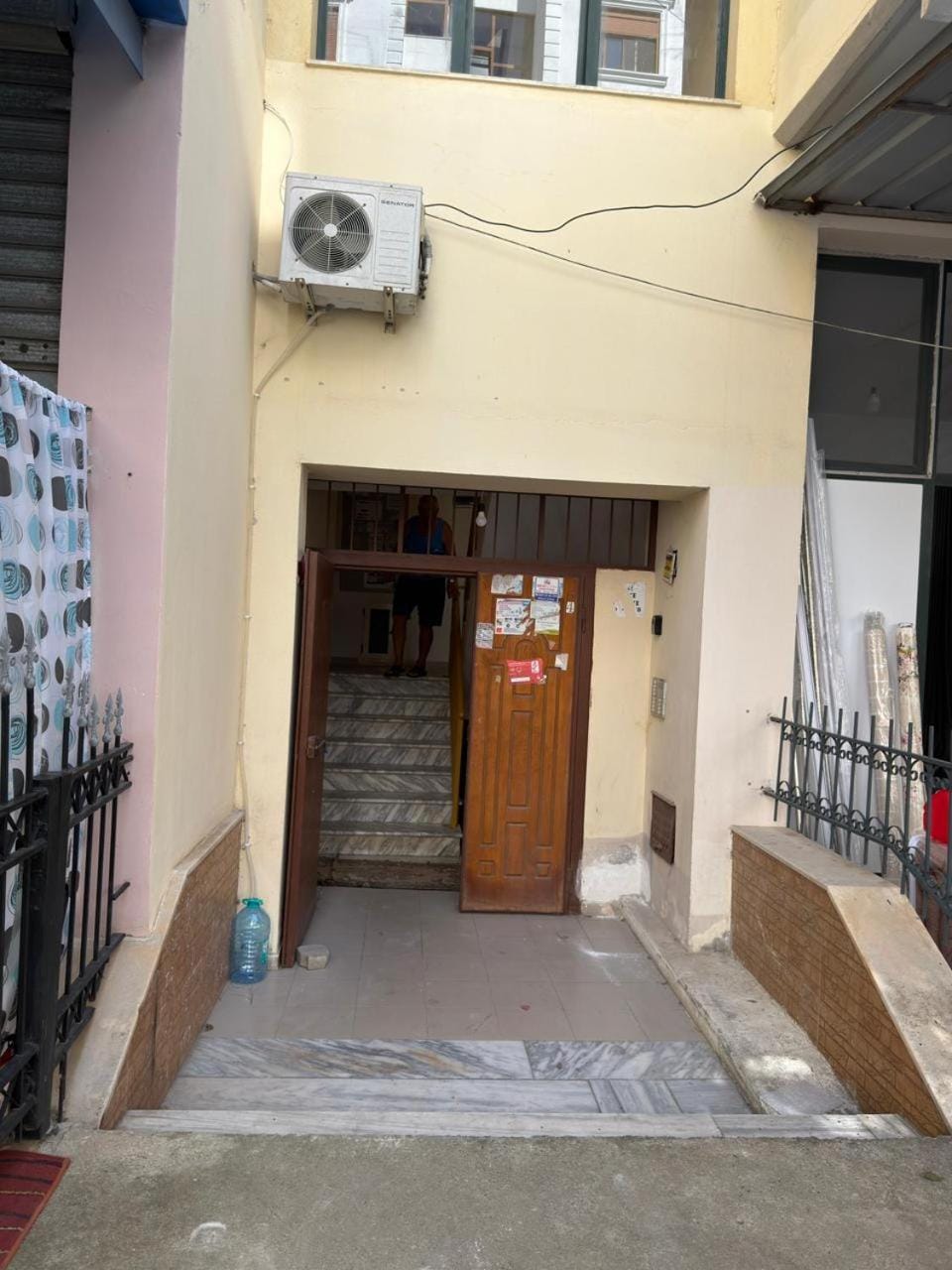 Facade/entrance
