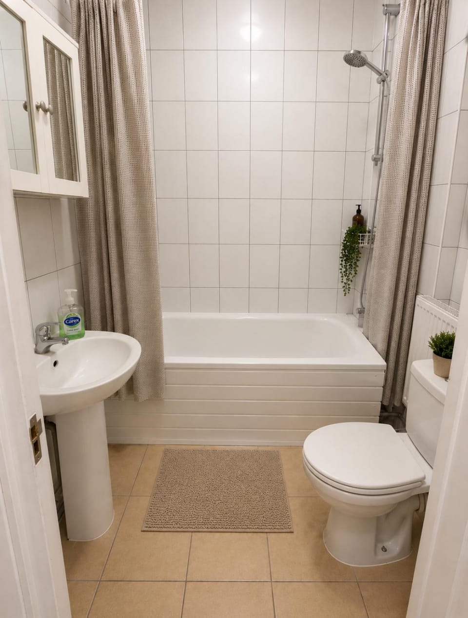 Modern 2 Bedroom, Apartment in Canary Wharf Fast WiFi Apartment in London