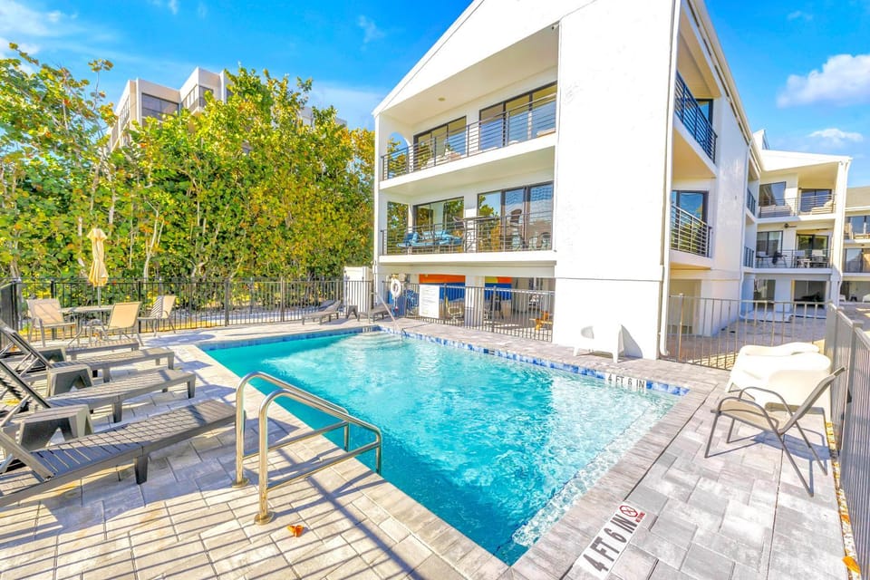 Gertrude Apartment in Siesta Beach