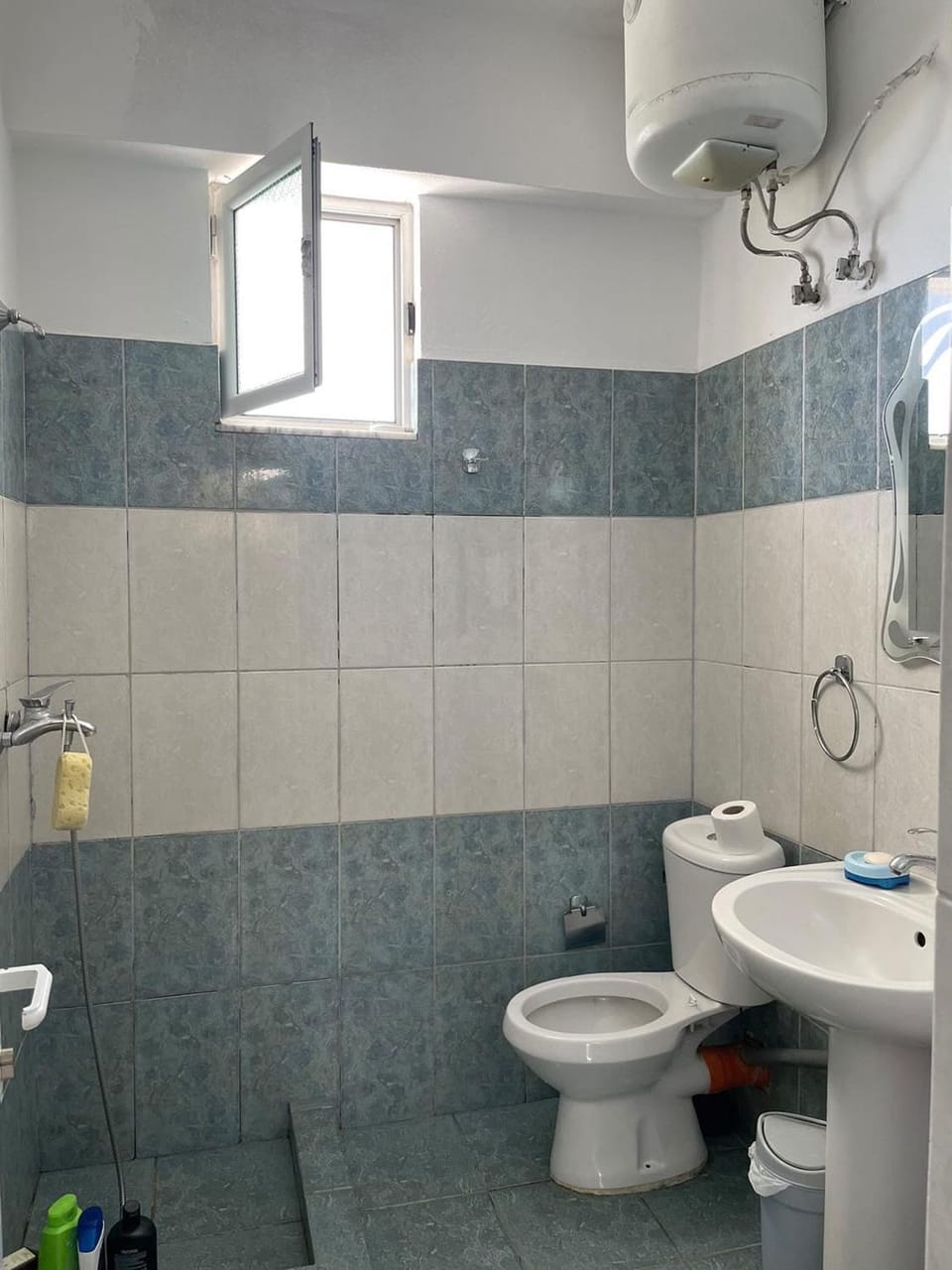 Shower, Toilet, Bathroom, bidet, towels