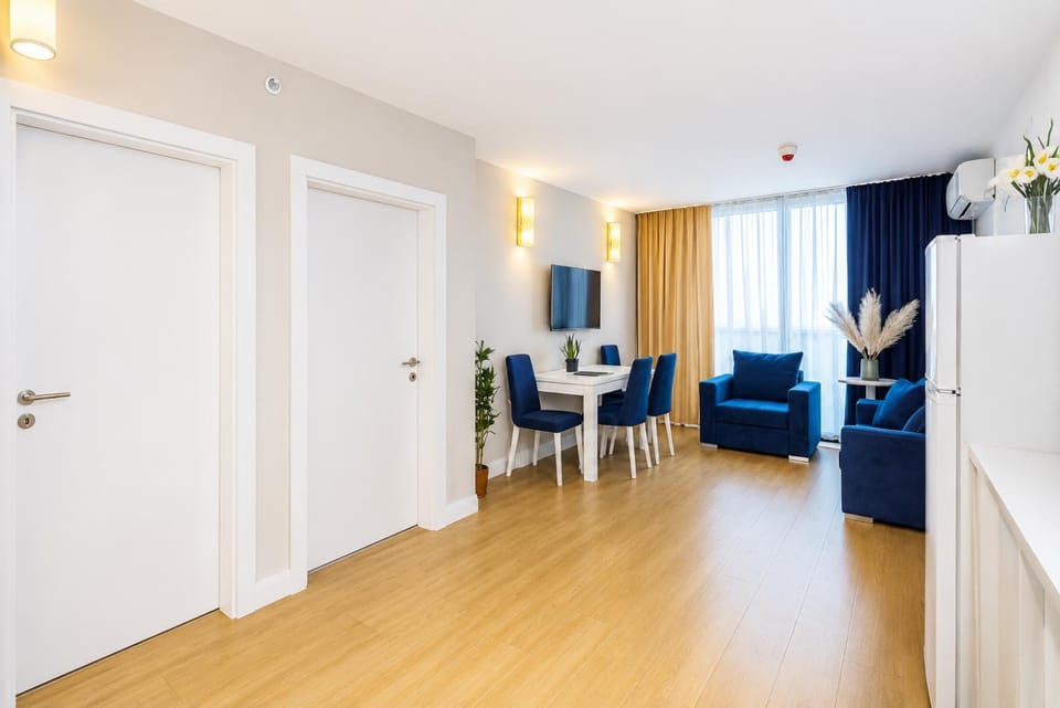 TV and multimedia, Living room, Seating area, air conditioner