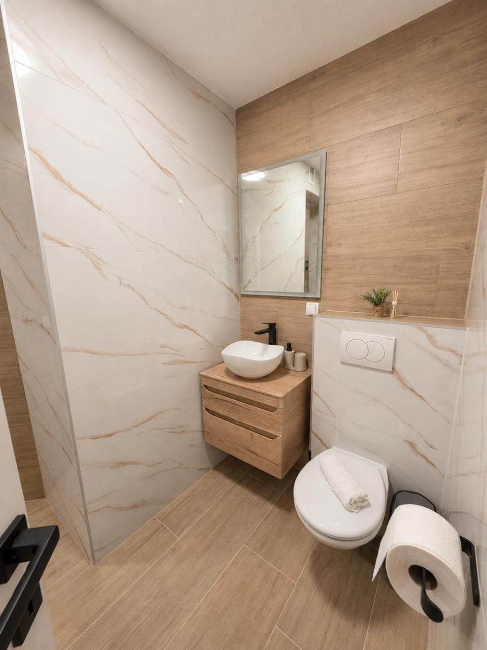 Toilet, Bathroom, towels