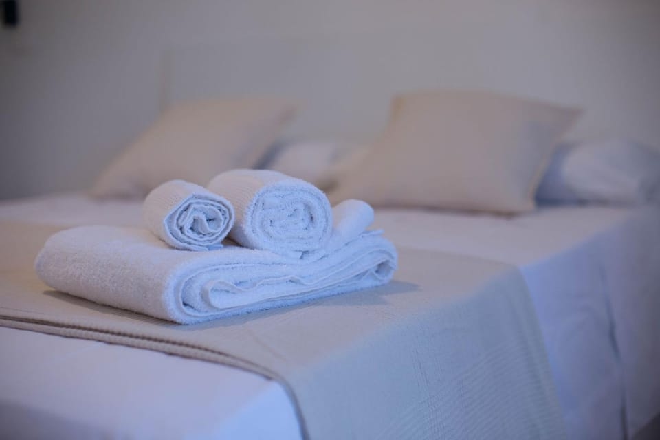 Bed, Bathroom, Photo of the whole room, Bedroom, towels