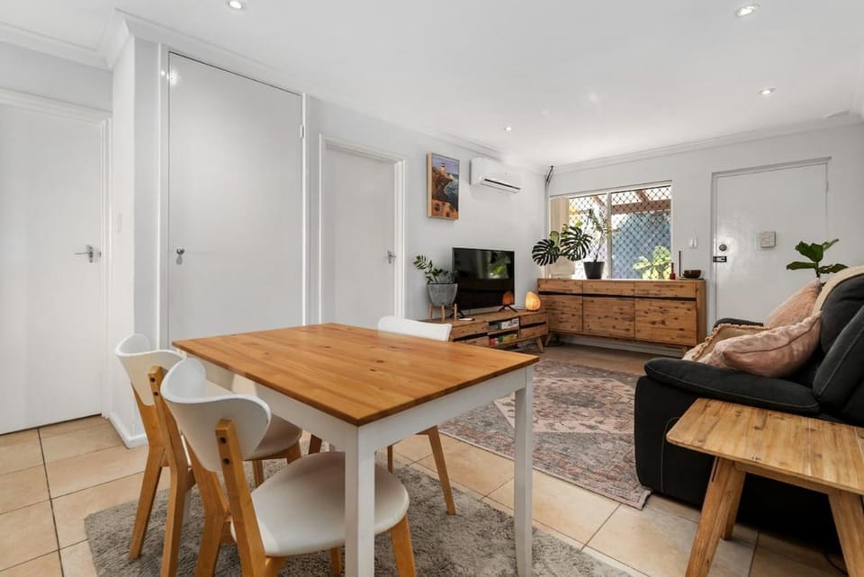 Edmund Place - Charming Fremantle Retreat House in Perth