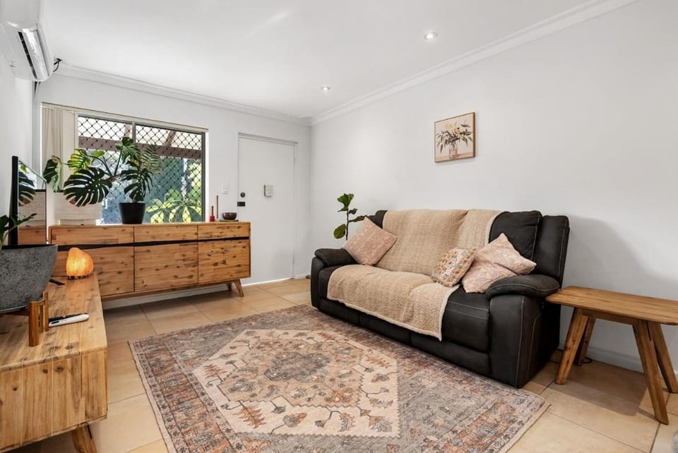 Edmund Place - Charming Fremantle Retreat House in Perth