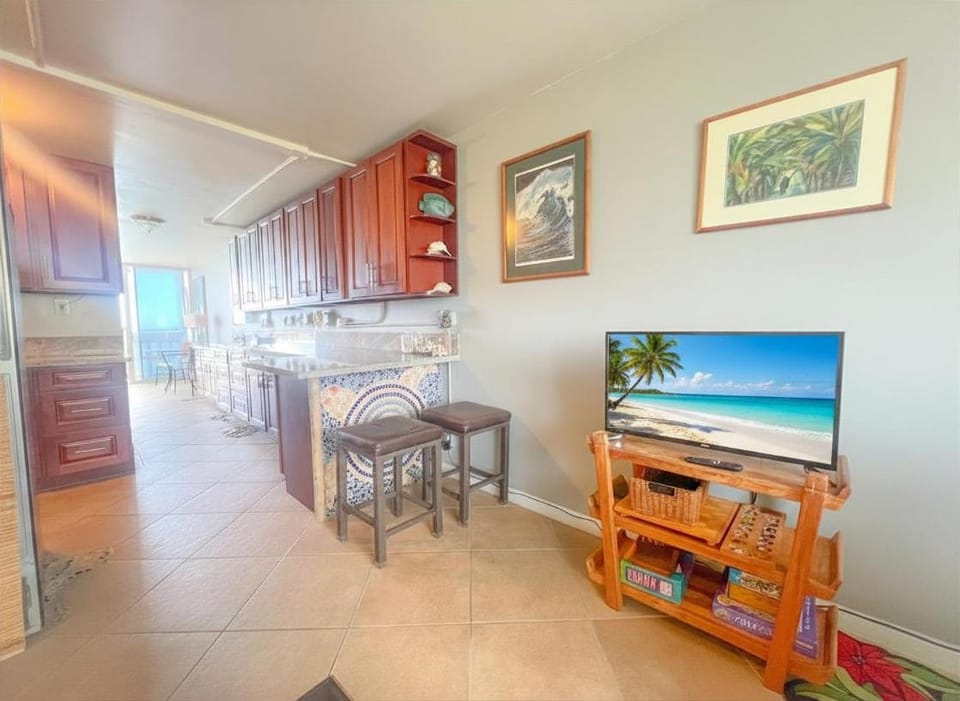 Secluded Ocean Bay Beachfront Condo on the Sand condo Apartment in Makaha