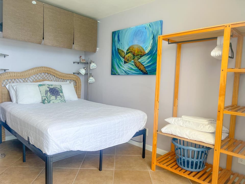 Secluded Ocean Bay Beachfront Condo on the Sand condo Apartment in Makaha