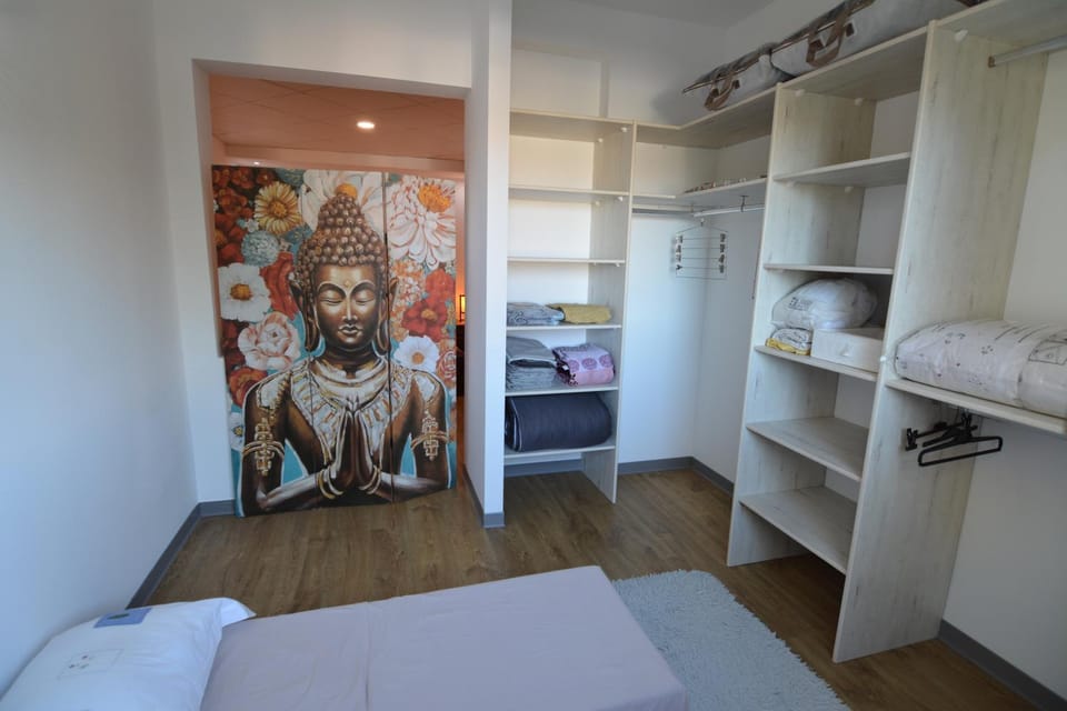 Bed, Night, Photo of the whole room, Bedroom, flat iron, internet, storage, wardrobe