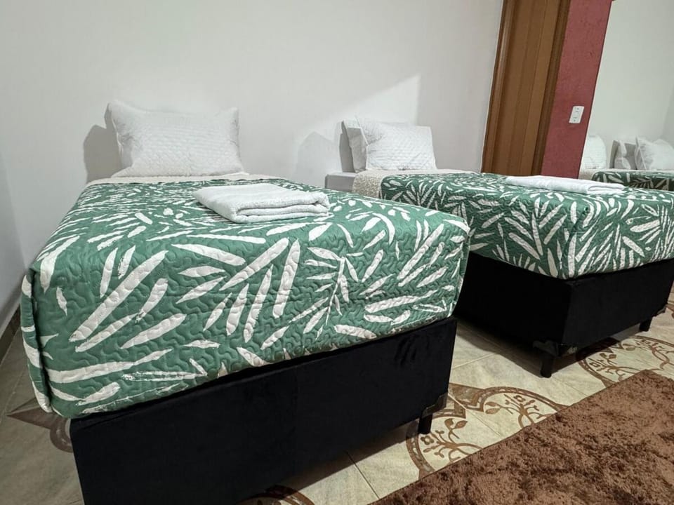 Suíte confortavel com banheiro privativo e garagem Bed and Breakfast in Santana de Parnaíba