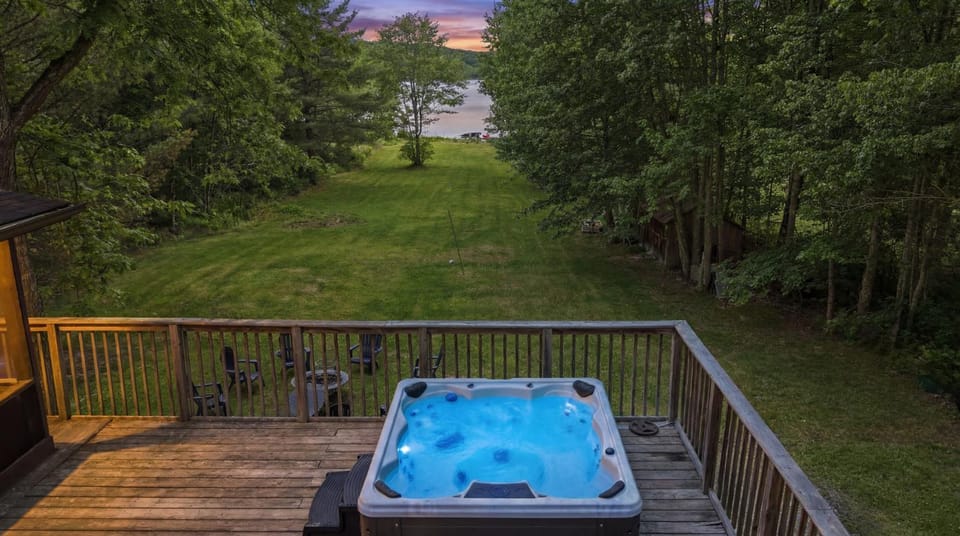 Lakefront Hot Tub Retreat Gig WiFi 75 TV Dock Sleeps 16 House in Hudson Valley