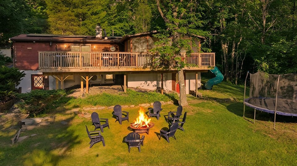 Lakefront Hot Tub Retreat Gig WiFi 75 TV Dock Sleeps 16 House in Hudson Valley