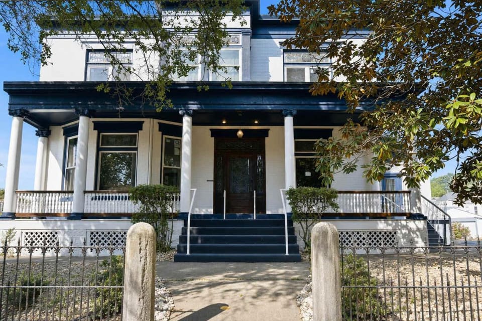 The Bavarian Inn 6 Chic 1 BDR House in Covington