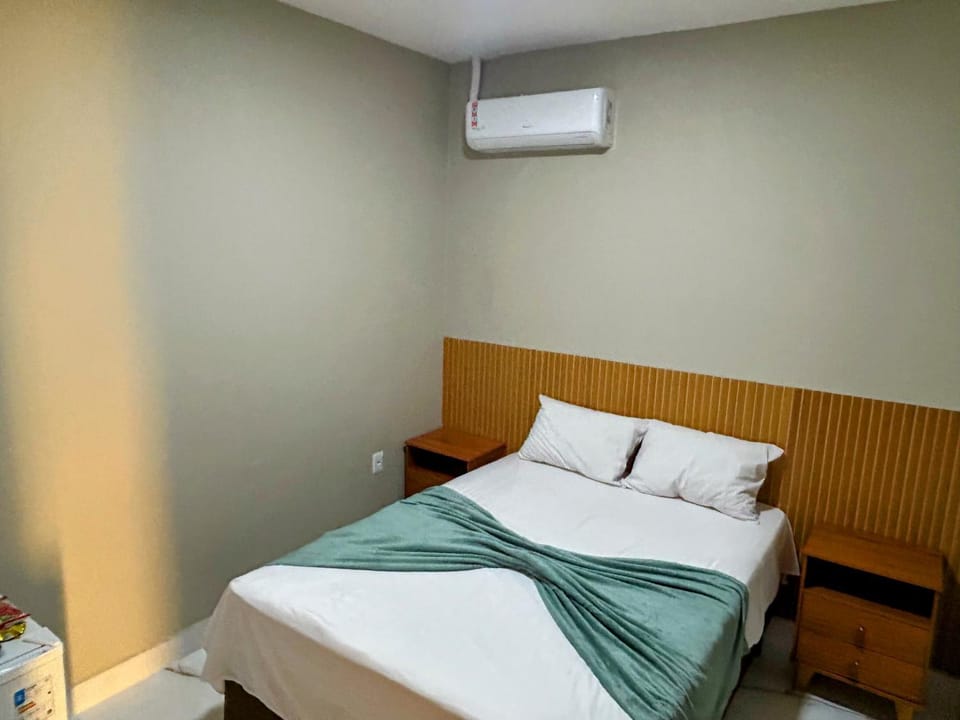 Bed, Photo of the whole room, Bedroom, air conditioner