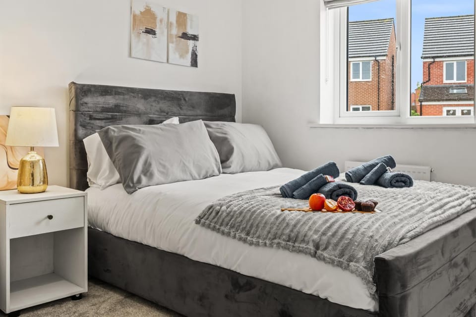 Bed, Photo of the whole room, Bedroom