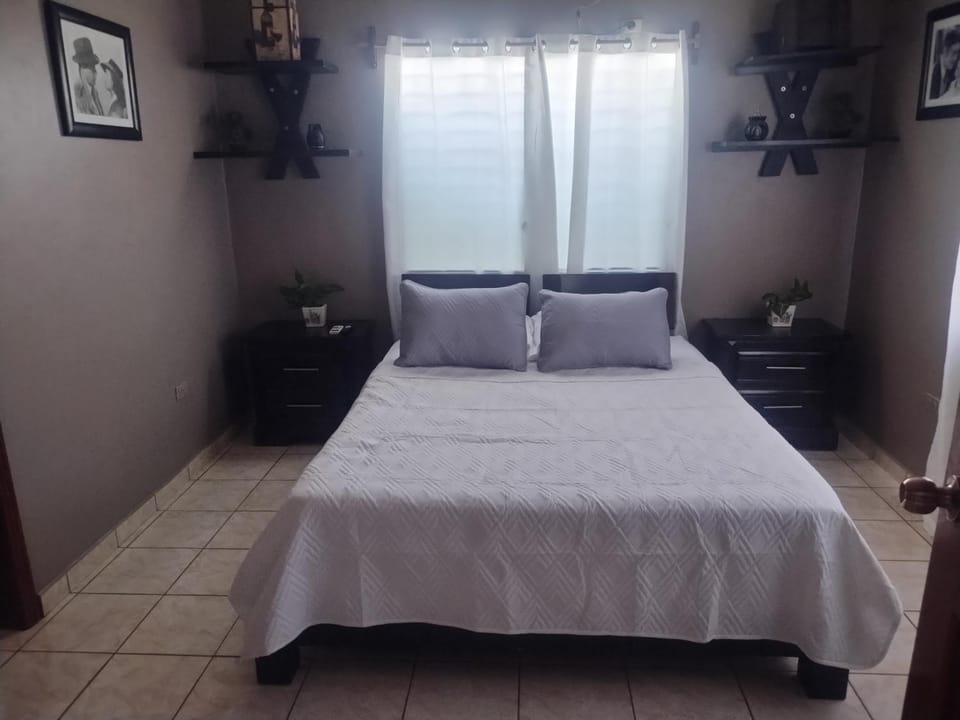 Hospedaje Ejecutivo Toronjal II Casa Compartida Desayuno y Fact CAI Vacation rental in La Ceiba