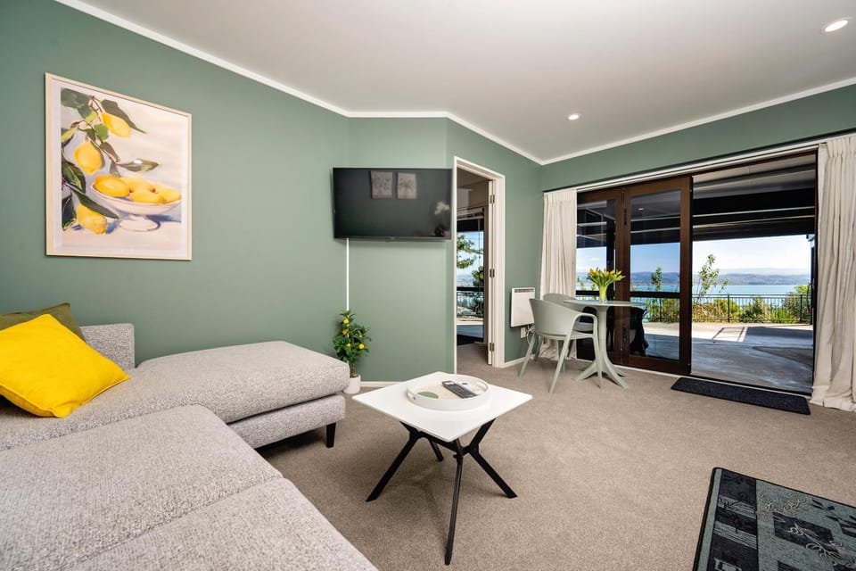 New! The NEST - Private Suite with Stunning Views House in Napier