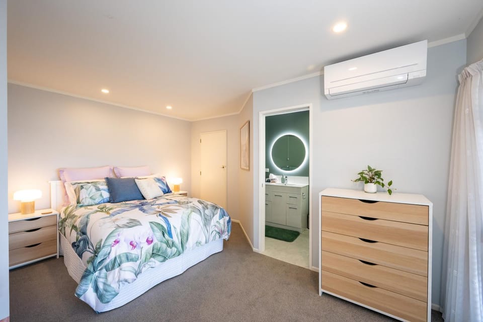 New! The NEST - Private Suite with Stunning Views House in Napier