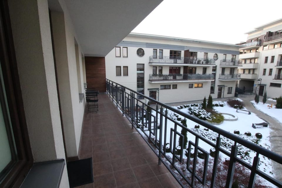 Balcony/Terrace, Area and facilities