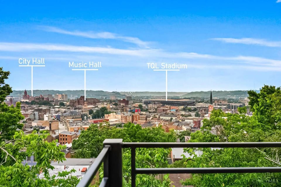 City View Perch Walkable Apt House in Over The Rhine