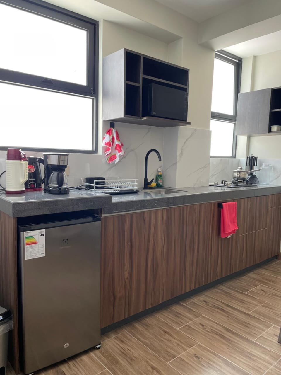 Kitchen or kitchenette, dishwasher