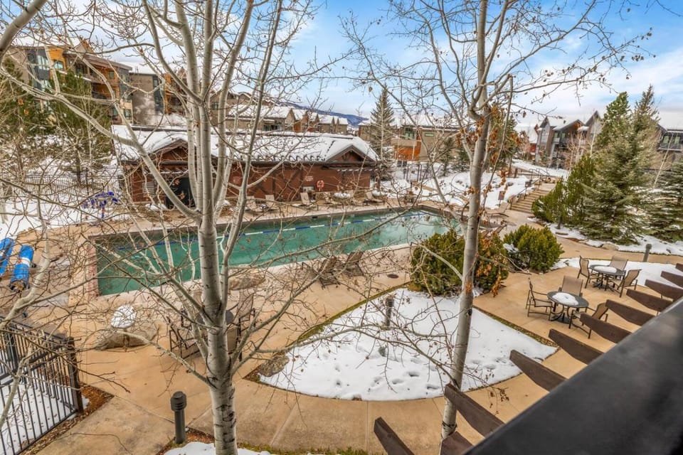 Natural landscape, Mountain view, Pool view, Swimming pool, sunbed