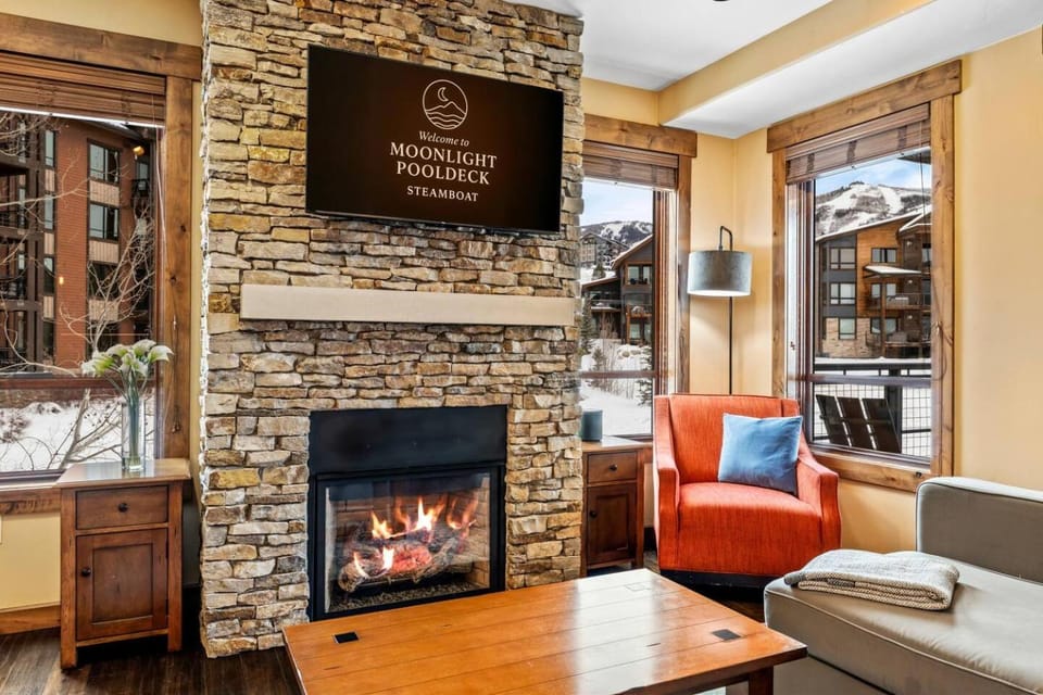 Living room, fireplace, fireplace