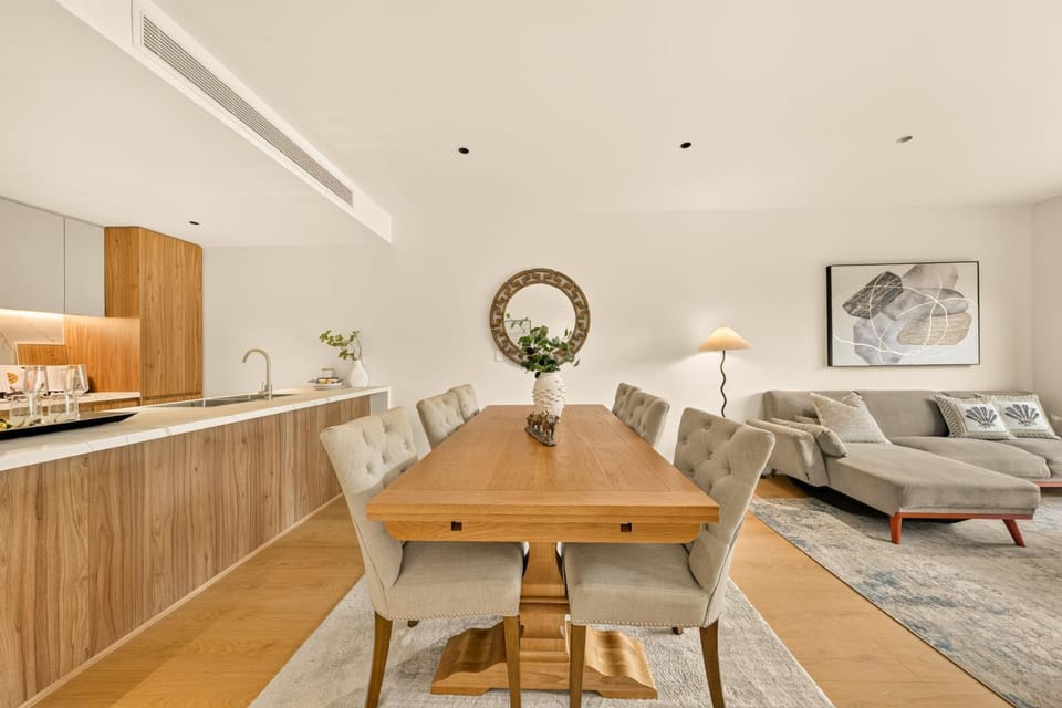 Bright 2-Level 3BR Home in Box Hill Apartment in Sydney