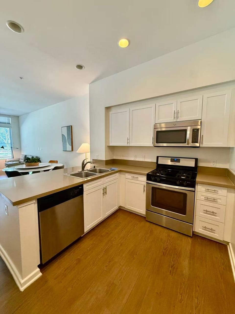 Chic Studio Near Luxury Irvine Community Apartment in Tustin