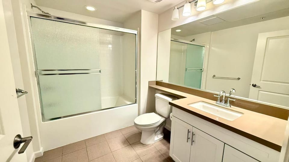 Chic Studio Near Luxury Irvine Community Apartment in Tustin