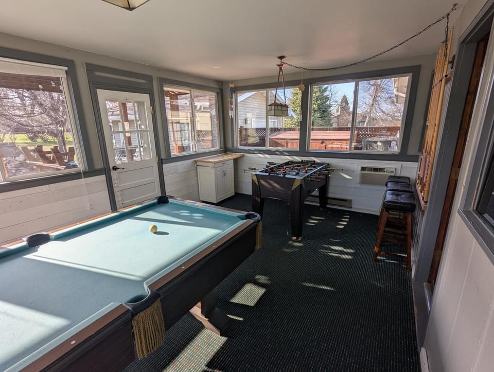 Spacious Sturgis Rally Rental home House in North Lawrence