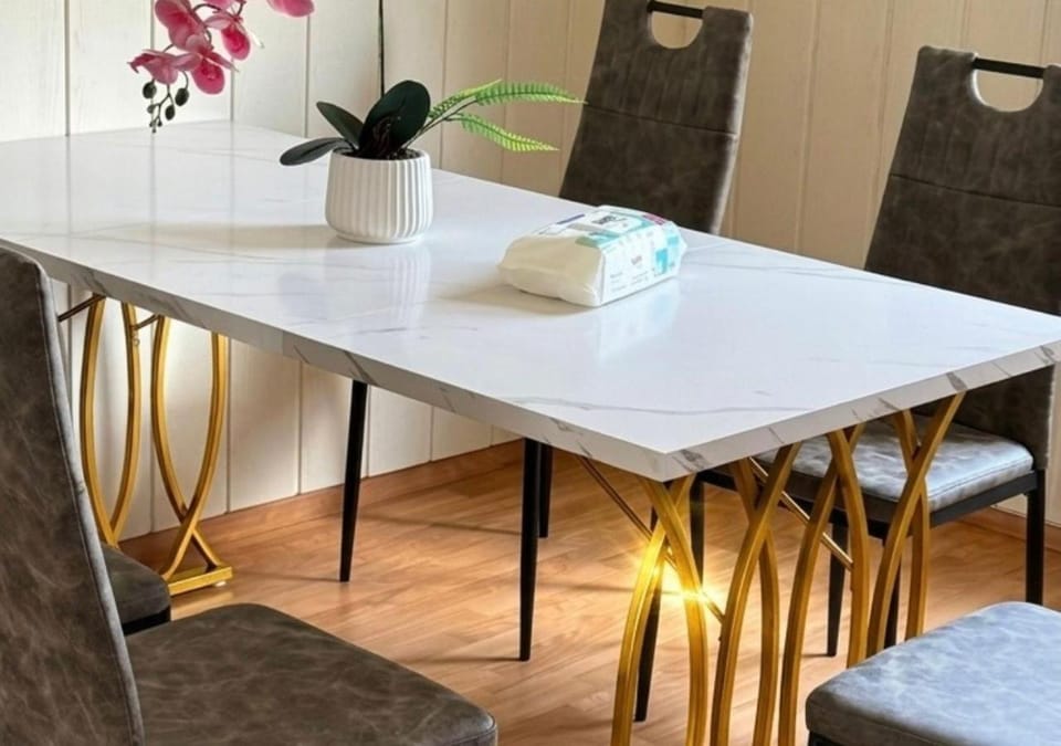 Kitchen or kitchenette, Seating area, Dining area, kitchen