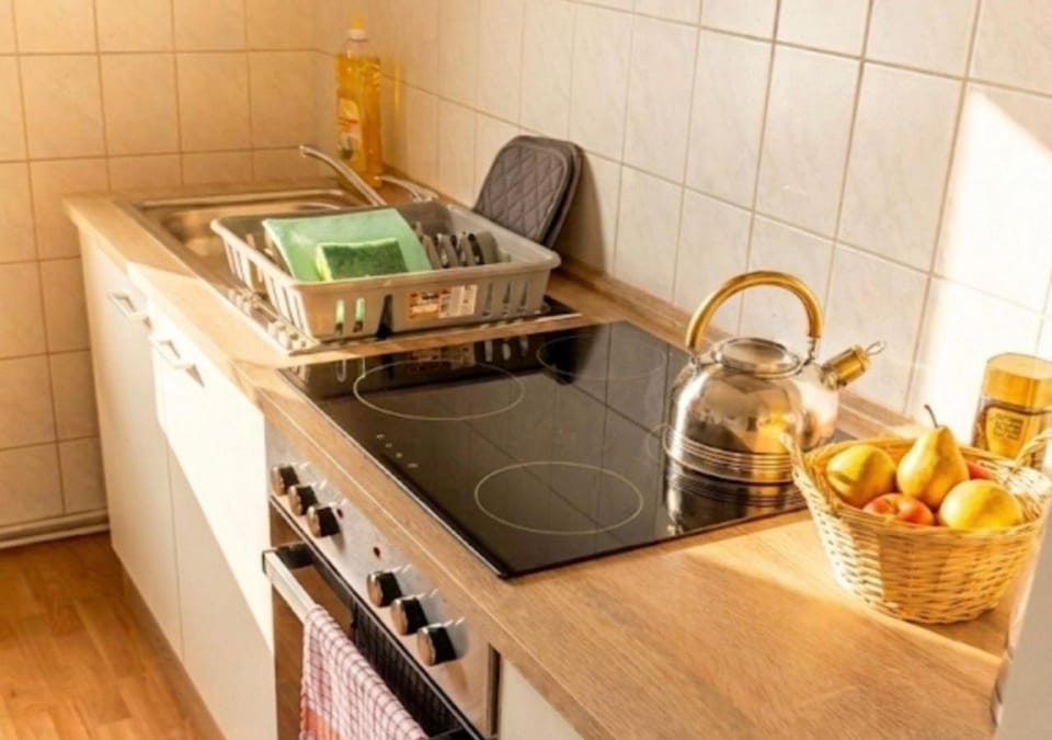 Kitchen or kitchenette, Food, pet friendly, stove, toaster