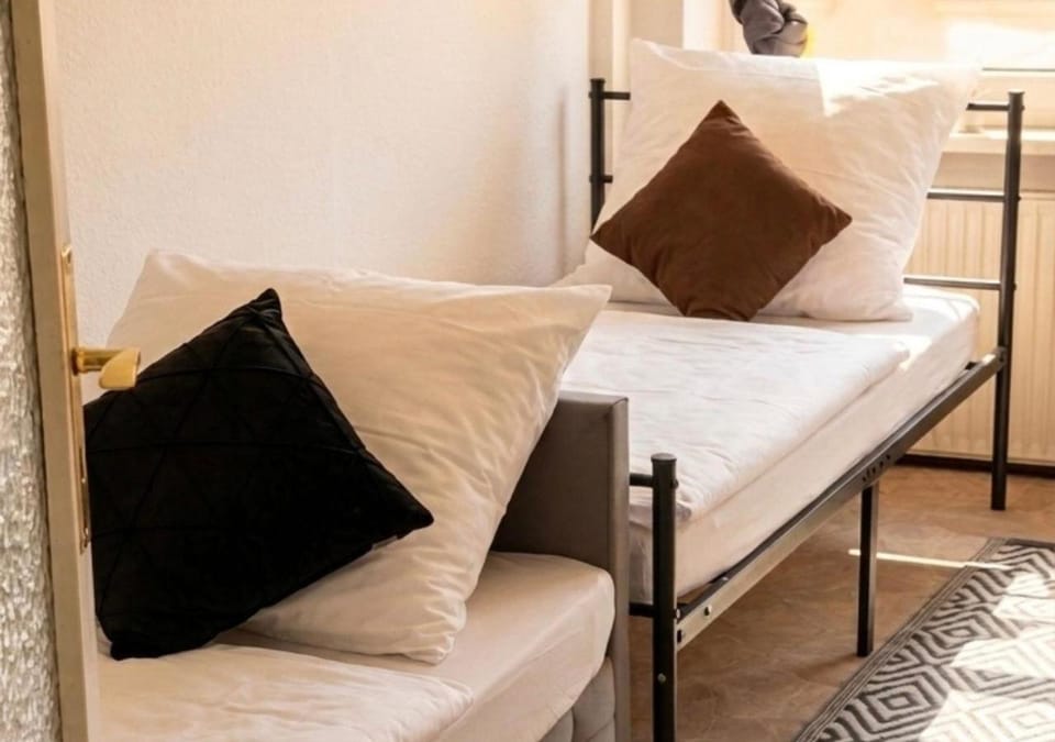 Bed, Photo of the whole room, Seating area, Bedroom