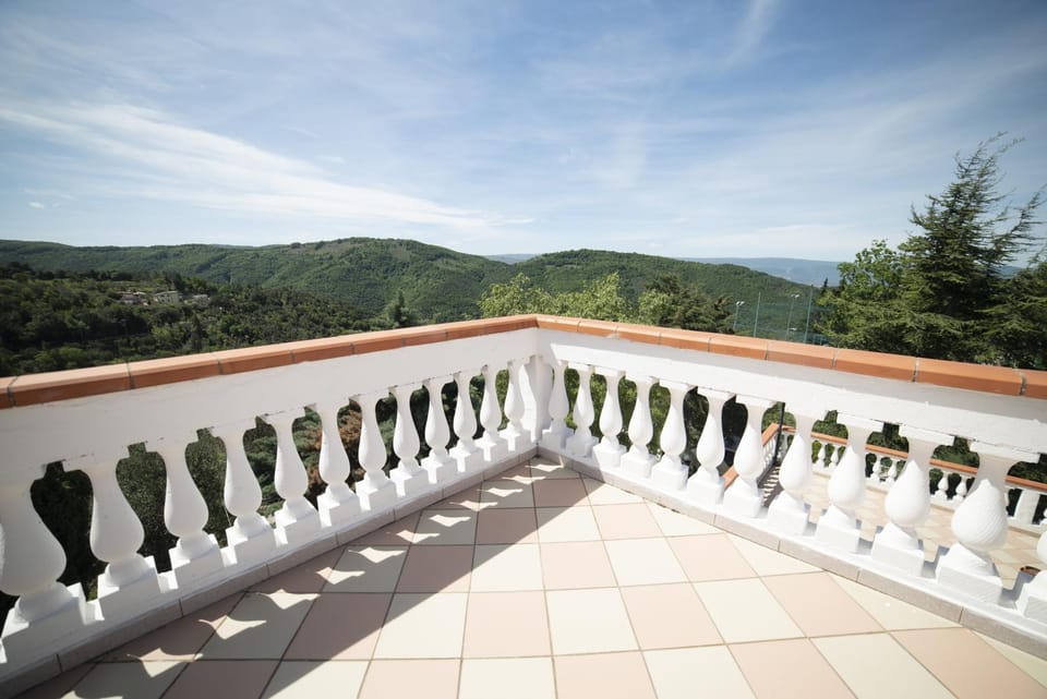Property building, Natural landscape, Balcony/Terrace, Balcony/Terrace
