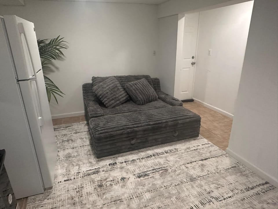 Serene and comfortable getaway in Elmont Vacation rental in Elmont