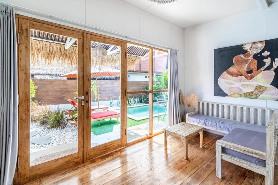 View (from property/room), Balcony/Terrace, Living room, Pool view, Swimming pool, sunbed