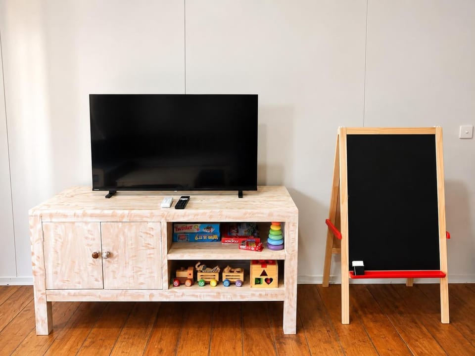 Communal lounge/ TV room, TV and multimedia, Living room