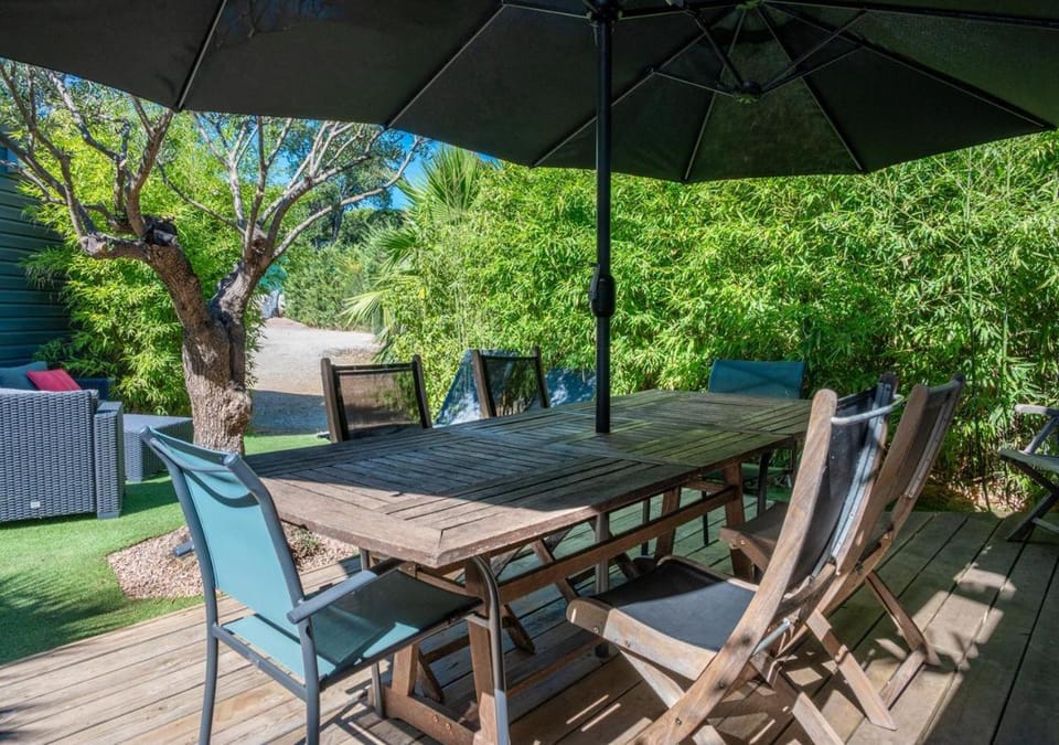 Patio, Day, Garden, Dining area, Garden view