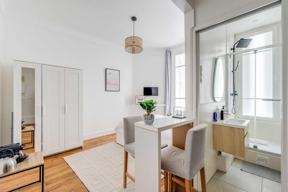 Bathroom, Photo of the whole room, Dining area, Bedroom