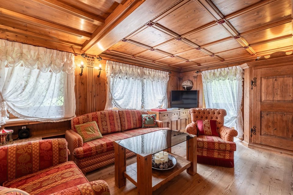 Communal lounge/ TV room, Living room