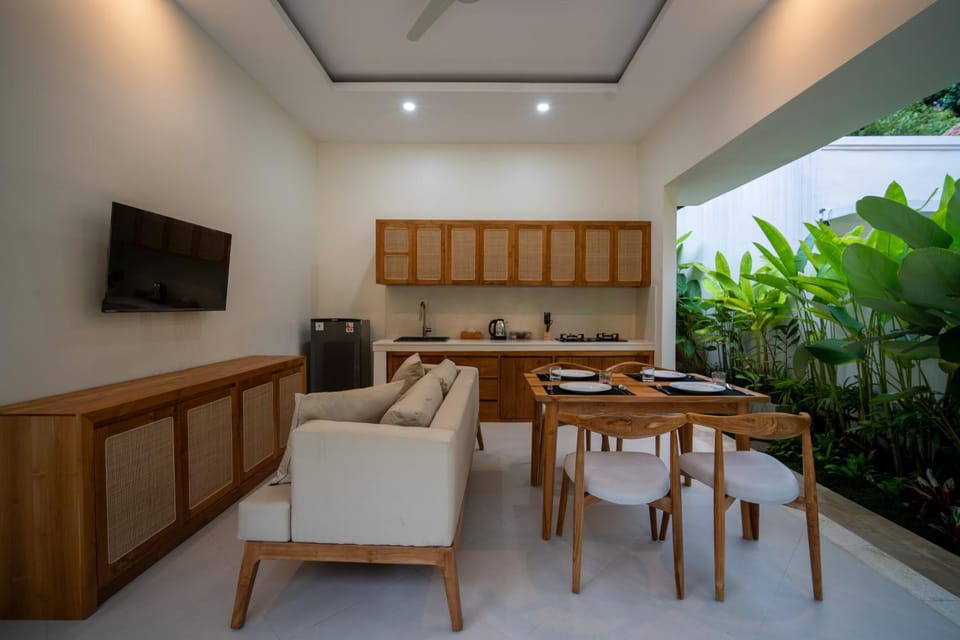 Patio, TV and multimedia, kitchen