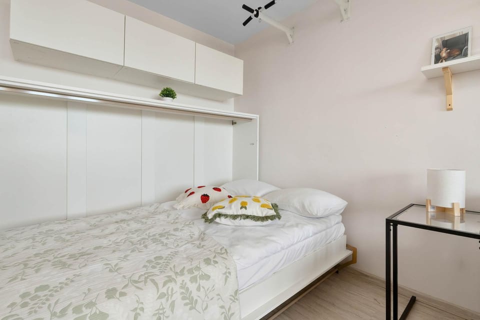 Bed, Living room, Photo of the whole room, Bedroom, pet friendly