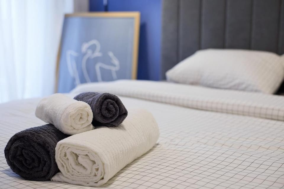 Le Bleu, Stylish Apartment steps from the Sea Apartment in East Attica Regional Unit, Greece