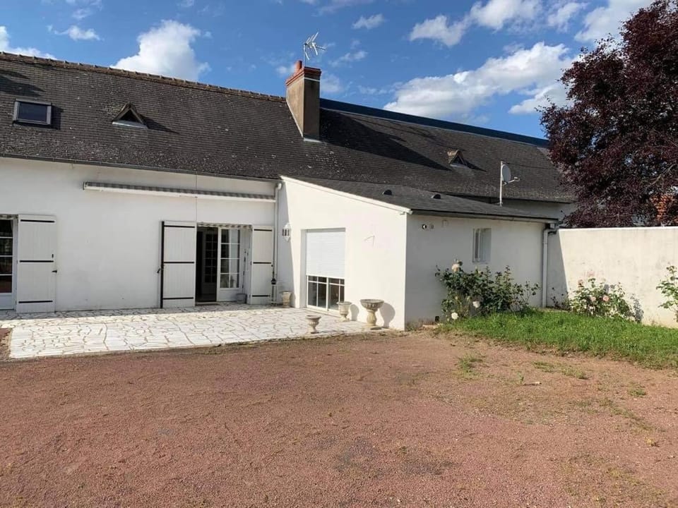 Maison privée spacieuse avec piscine chauffée pour 8 personnes House in Joué-lès-Tours