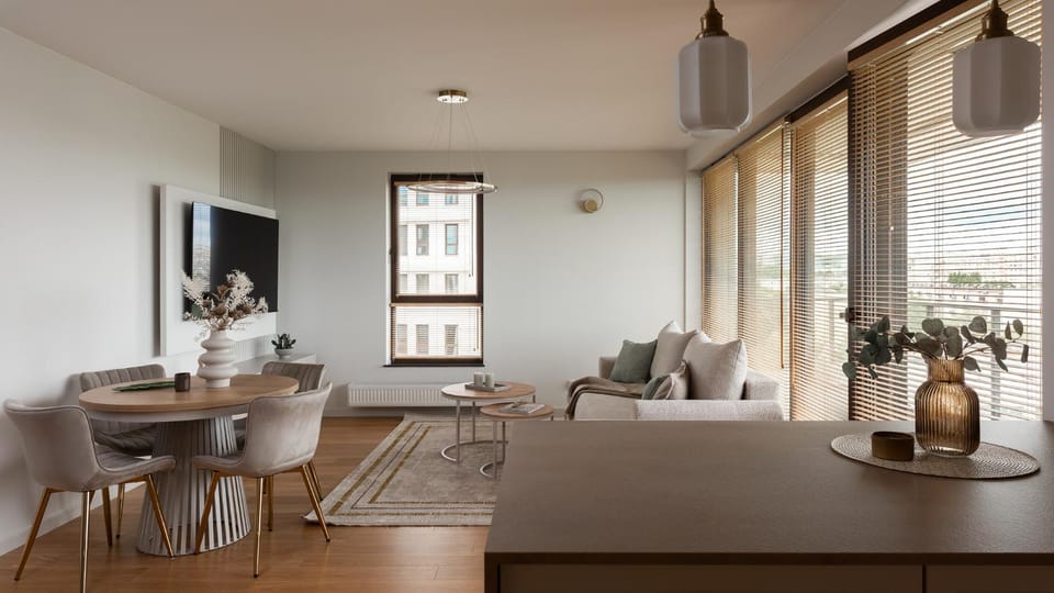 TV and multimedia, Living room, Photo of the whole room, Seating area, Dining area