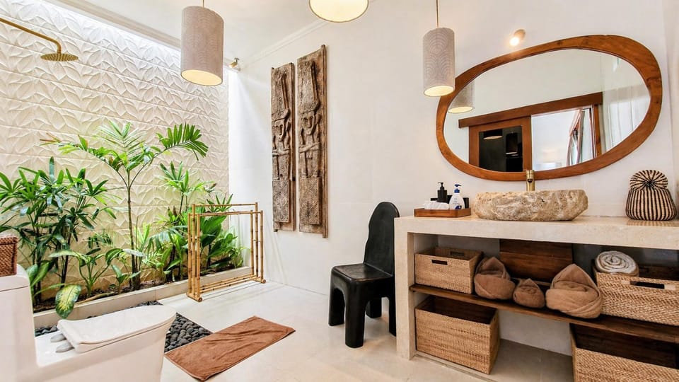 Luxury private tropical Oasis & pool Bali Villa in North Kuta