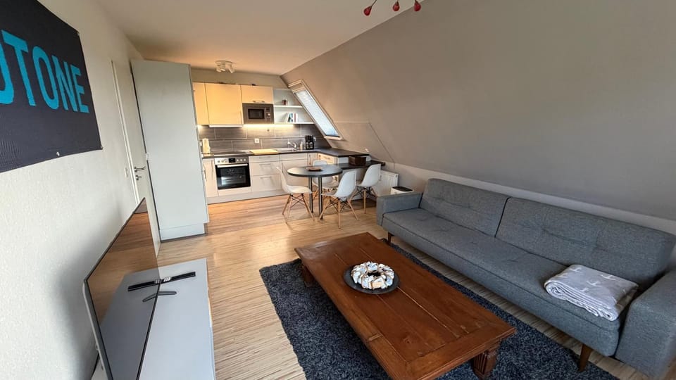 Kitchen or kitchenette, Living room, Seating area, Dining area, stove
