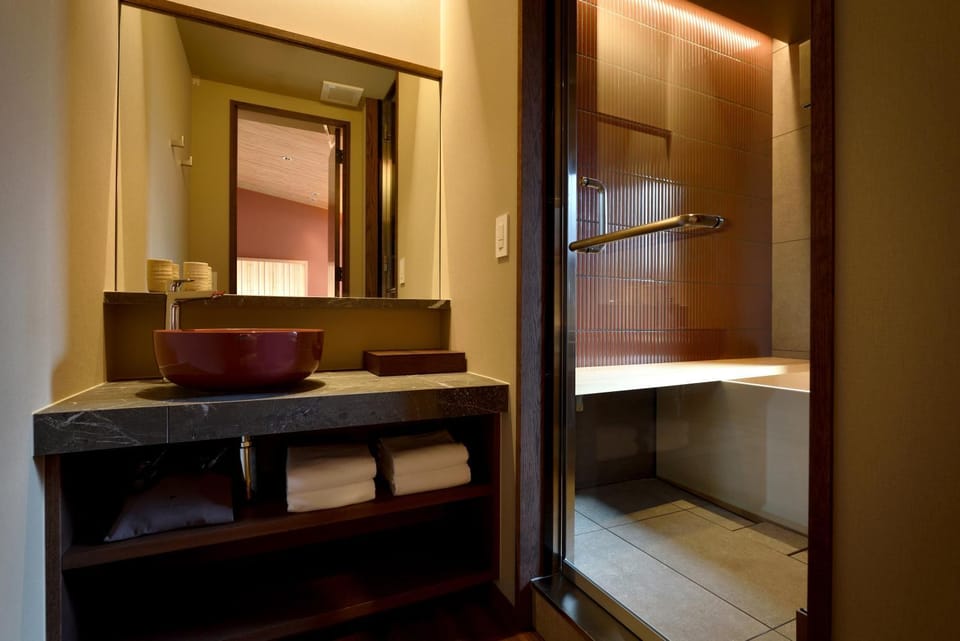 Hyakurakusou Higashichaya Ryokan in Kanazawa
