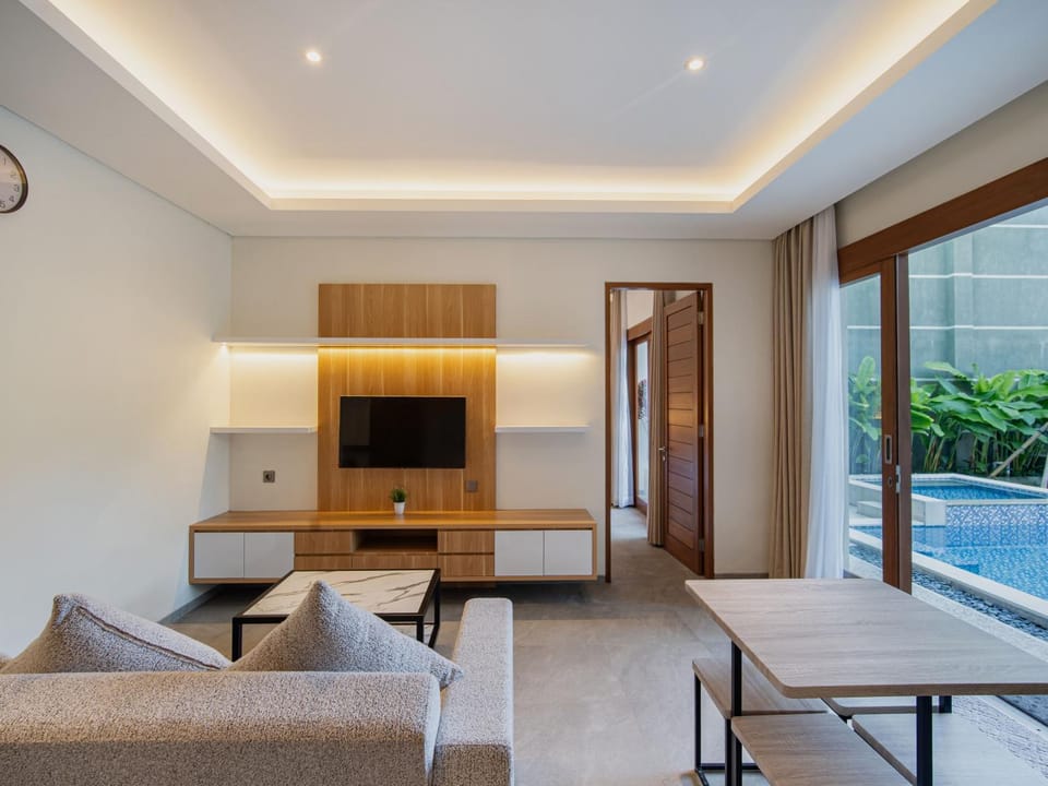 TV and multimedia, Living room, Seating area, Dining area